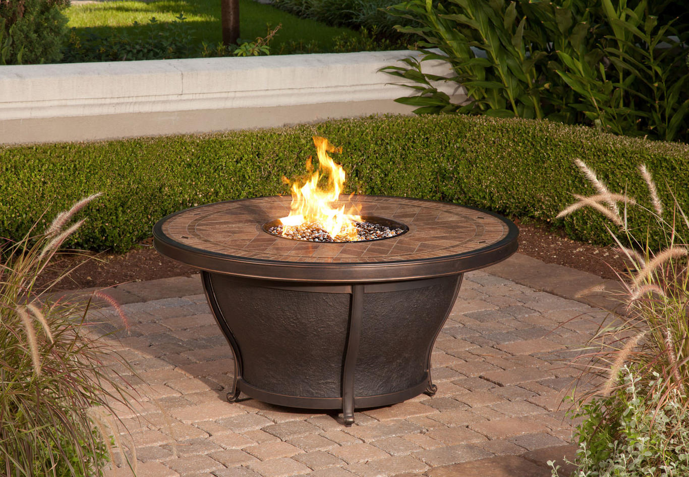 Buy Versatile Patio Furniture, Lounges — HOM Furniture