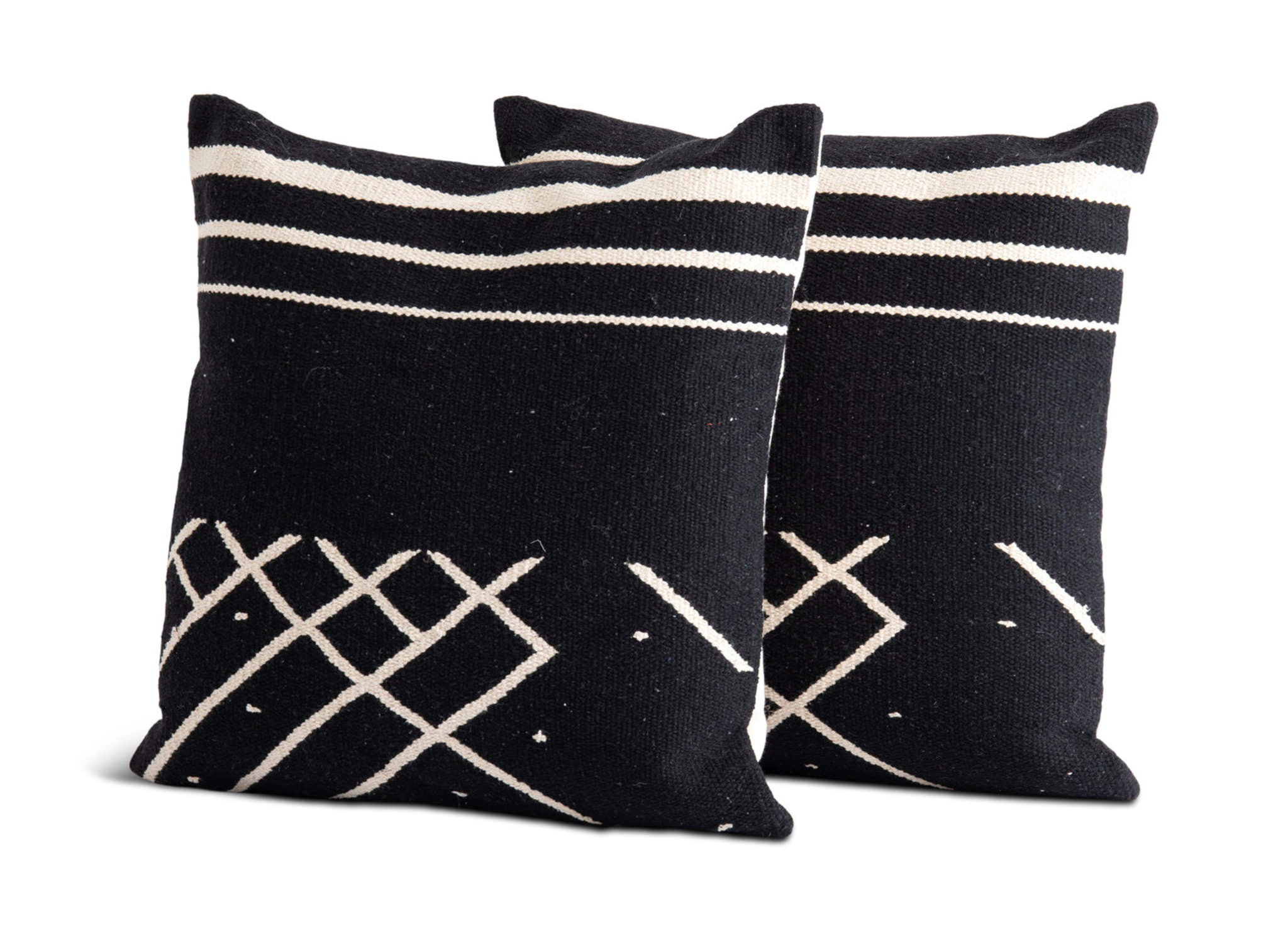 How to Style Throw Pillows design blog by HOM Furniture